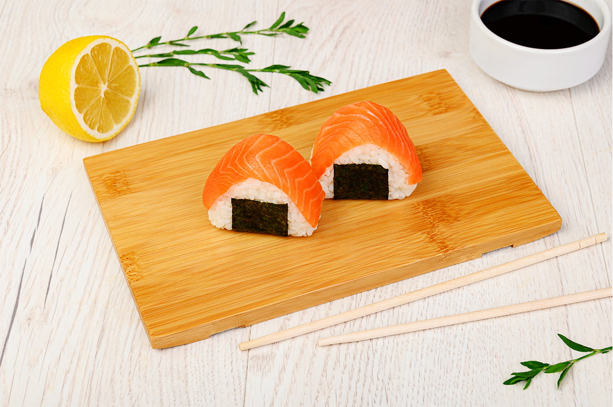 картинка Онигири Филадельфия от магазина Sushi-Love